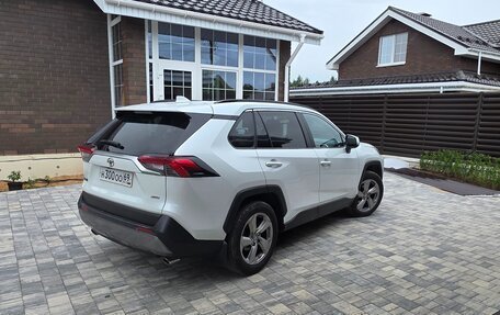 Toyota RAV4, 2021 год, 3 050 000 рублей, 8 фотография