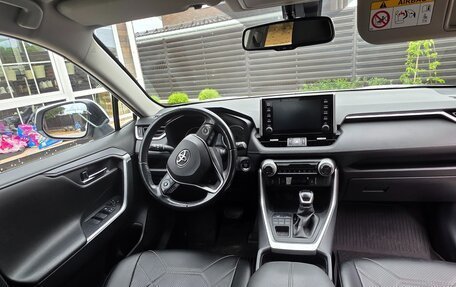 Toyota RAV4, 2021 год, 3 050 000 рублей, 10 фотография