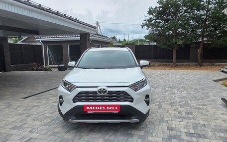 Toyota RAV4, 2021 год, 3 050 000 рублей, 6 фотография