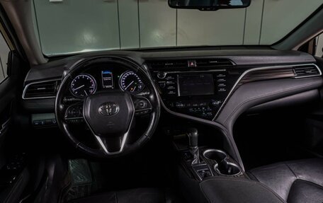 Toyota Camry, 2019 год, 2 349 000 рублей, 6 фотография