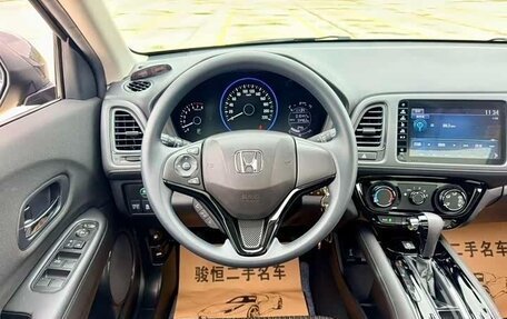 Honda Vezel, 2022 год, 1 450 000 рублей, 13 фотография