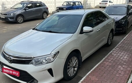 Toyota Camry, 2015 год, 1 800 000 рублей, 2 фотография