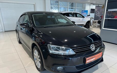 Volkswagen Jetta VI, 2012 год, 999 000 рублей, 3 фотография