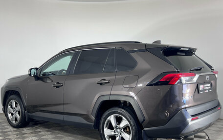 Toyota RAV4, 2021 год, 2 997 000 рублей, 6 фотография