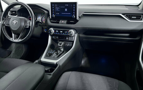 Toyota RAV4, 2021 год, 2 997 000 рублей, 10 фотография