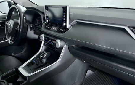 Toyota RAV4, 2021 год, 2 997 000 рублей, 15 фотография