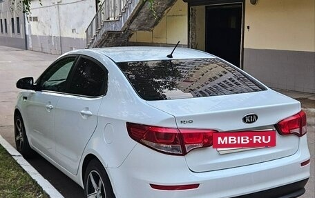 KIA Rio III рестайлинг, 2016 год, 1 000 000 рублей, 5 фотография
