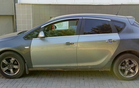 Opel Astra J, 2010 год, 240 000 рублей, 2 фотография