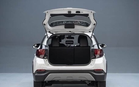 Toyota Yaris, 2022 год, 1 500 000 рублей, 13 фотография