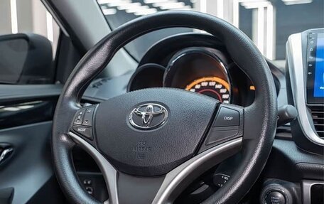 Toyota Yaris, 2022 год, 1 500 000 рублей, 10 фотография