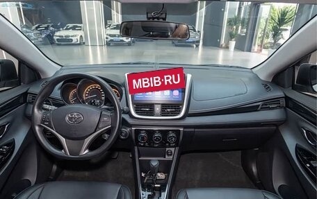 Toyota Yaris, 2022 год, 1 500 000 рублей, 9 фотография