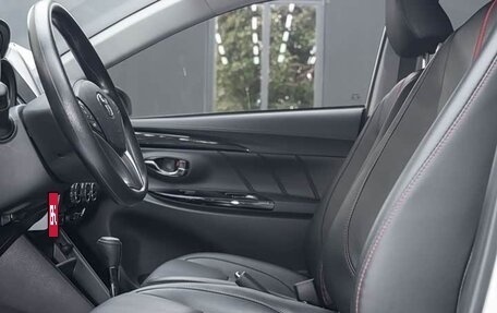 Toyota Yaris, 2022 год, 1 500 000 рублей, 20 фотография