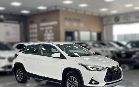 Toyota Yaris, 2022 год, 1 418 000 рублей, 3 фотография