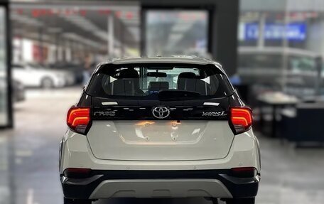 Toyota Yaris, 2022 год, 1 418 000 рублей, 5 фотография