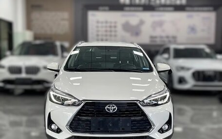 Toyota Yaris, 2022 год, 1 418 000 рублей, 2 фотография