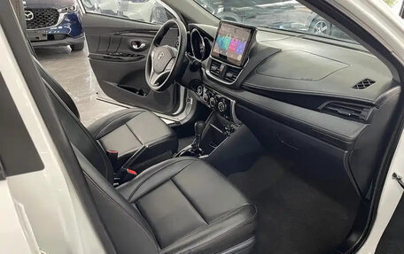 Toyota Yaris, 2022 год, 1 418 000 рублей, 8 фотография