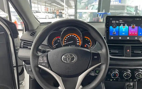 Toyota Yaris, 2022 год, 1 418 000 рублей, 11 фотография