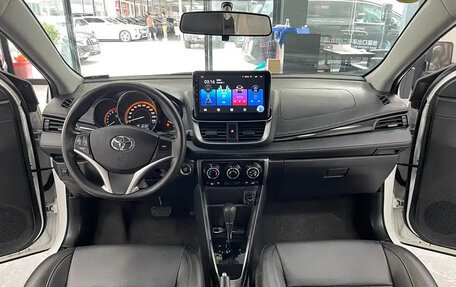 Toyota Yaris, 2022 год, 1 418 000 рублей, 15 фотография