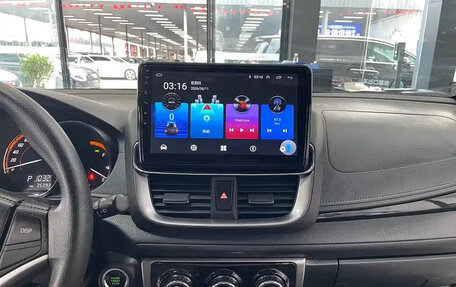 Toyota Yaris, 2022 год, 1 418 000 рублей, 13 фотография