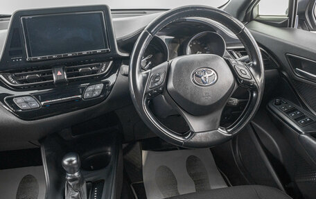 Toyota C-HR I рестайлинг, 2018 год, 1 959 000 рублей, 17 фотография