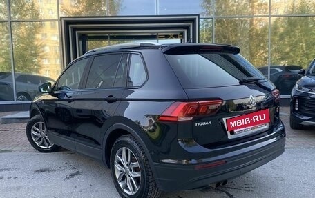 Volkswagen Tiguan II, 2018 год, 2 325 000 рублей, 13 фотография