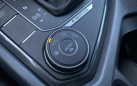 Volkswagen Tiguan II, 2018 год, 2 325 000 рублей, 28 фотография