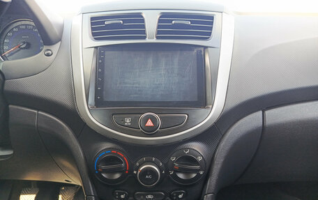 Hyundai Solaris II рестайлинг, 2015 год, 910 000 рублей, 19 фотография