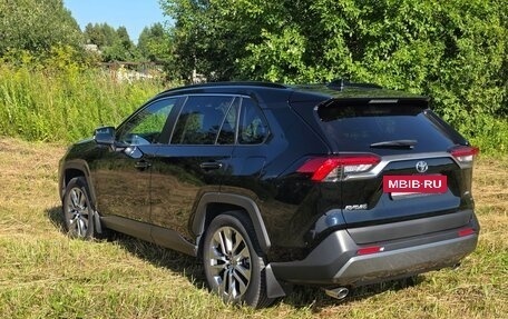Toyota RAV4, 2022 год, 4 300 000 рублей, 3 фотография