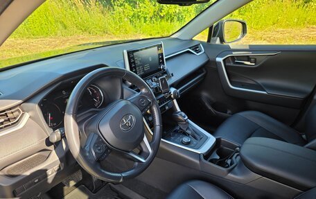 Toyota RAV4, 2022 год, 4 300 000 рублей, 9 фотография