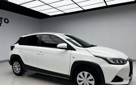 Toyota Yaris, 2022 год, 1 560 000 рублей, 3 фотография