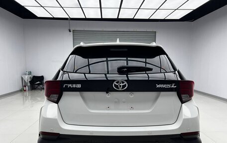 Toyota Yaris, 2022 год, 1 560 000 рублей, 5 фотография