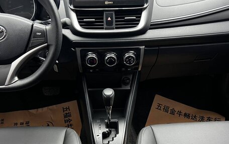 Toyota Yaris, 2022 год, 1 560 000 рублей, 11 фотография