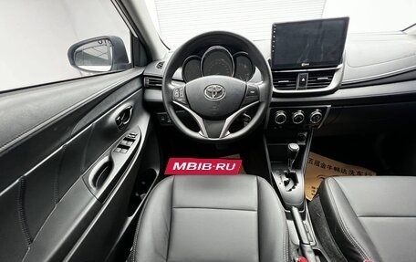 Toyota Yaris, 2022 год, 1 560 000 рублей, 9 фотография