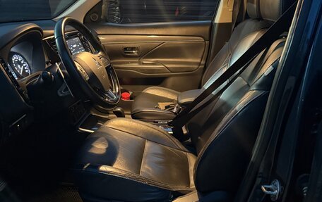 Mitsubishi Outlander III рестайлинг 3, 2019 год, 2 300 000 рублей, 10 фотография