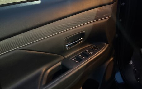 Mitsubishi Outlander III рестайлинг 3, 2019 год, 2 300 000 рублей, 12 фотография