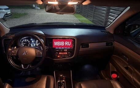 Mitsubishi Outlander III рестайлинг 3, 2019 год, 2 300 000 рублей, 8 фотография