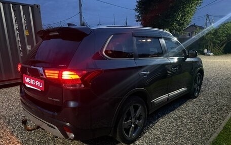 Mitsubishi Outlander III рестайлинг 3, 2019 год, 2 300 000 рублей, 3 фотография