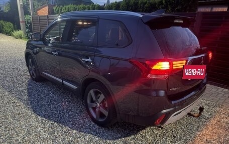 Mitsubishi Outlander III рестайлинг 3, 2019 год, 2 300 000 рублей, 5 фотография