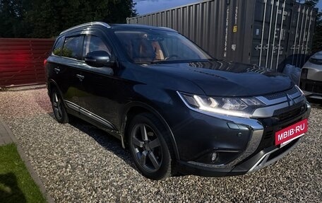 Mitsubishi Outlander III рестайлинг 3, 2019 год, 2 300 000 рублей, 6 фотография