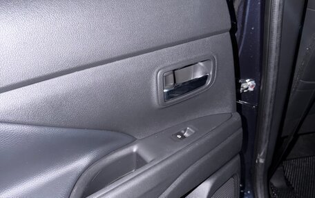 Mitsubishi Outlander III рестайлинг 3, 2019 год, 2 300 000 рублей, 16 фотография