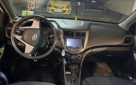 Hyundai Solaris II рестайлинг, 2014 год, 995 000 рублей, 3 фотография