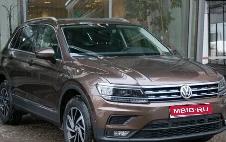 Volkswagen Tiguan II, 2019 год, 2 430 000 рублей, 1 фотография