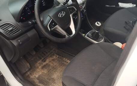 Hyundai Solaris II рестайлинг, 2012 год, 430 000 рублей, 10 фотография