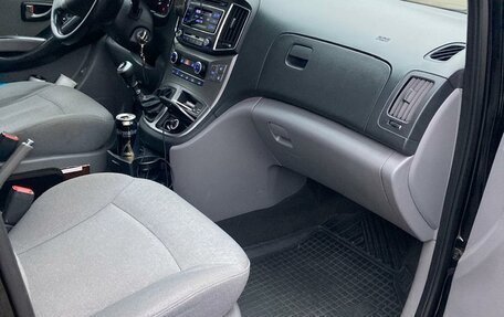 Hyundai H-1 II рестайлинг, 2018 год, 2 900 000 рублей, 12 фотография