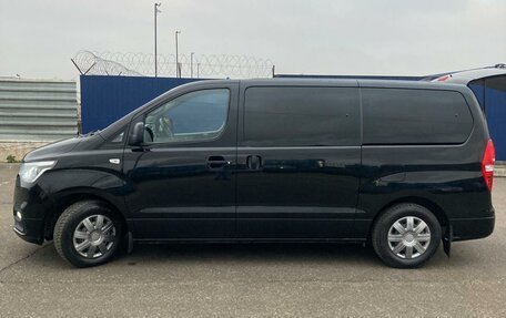 Hyundai H-1 II рестайлинг, 2018 год, 2 900 000 рублей, 23 фотография