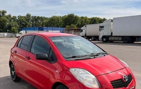 Toyota Yaris III рестайлинг, 2007 год, 430 000 рублей, 1 фотография