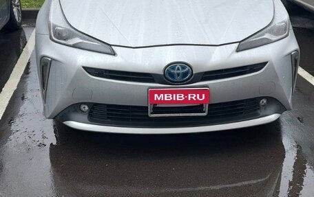 Toyota Prius IV XW50, 2019 год, 1 300 000 рублей, 1 фотография