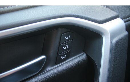 Toyota RAV4, 2025 год, 5 990 000 рублей, 28 фотография
