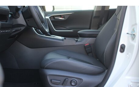 Toyota RAV4, 2025 год, 5 990 000 рублей, 31 фотография