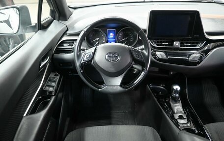 Toyota C-HR I рестайлинг, 2018 год, 2 279 900 рублей, 9 фотография